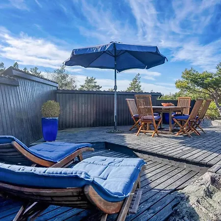 5 Bedroom Gorgeous In Holiday home Skjarhollen